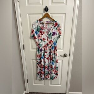 WREN & IVORY Floral V-Neck Midi Dress